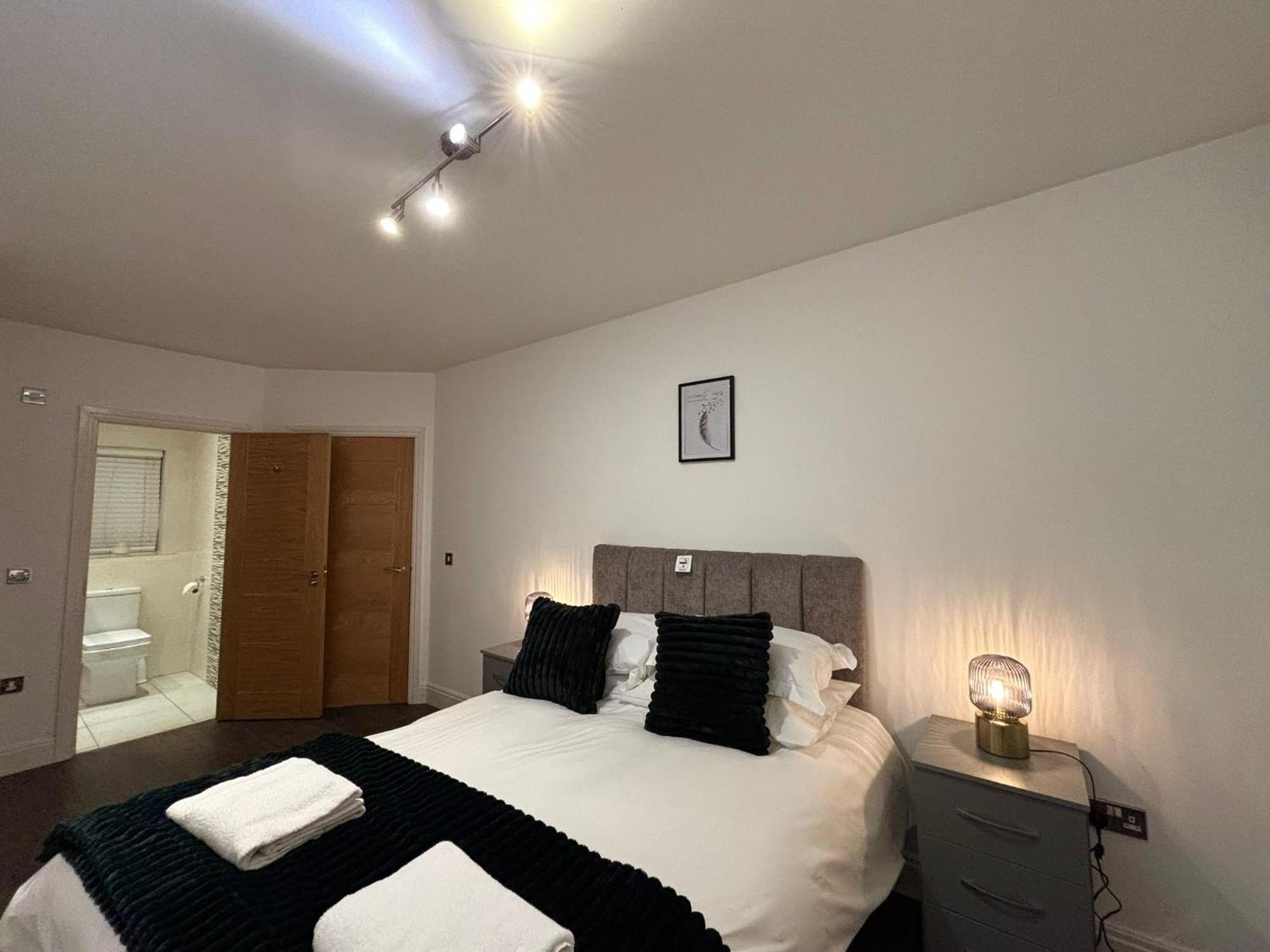 24-7 Secured City Centre Apartments With Free Underground Parking And Wifi Birmingham Zewnętrze zdjęcie